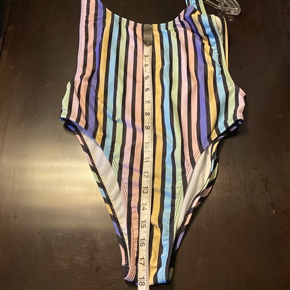 Retro style swimsuit. NWT - Picture 4 of 8